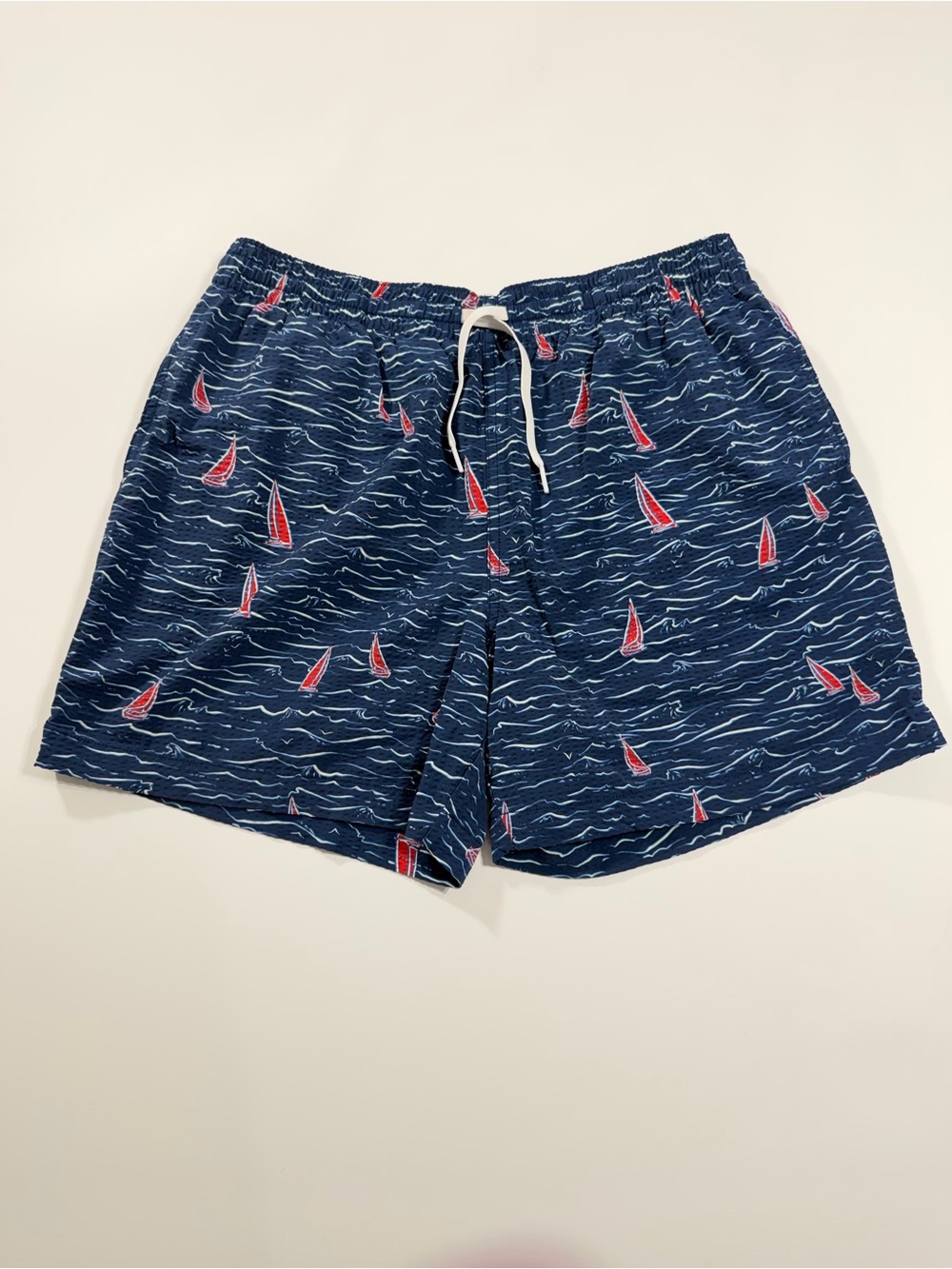 Chubbies Navy Sailboat Swim Trunks Men’s Large 5.5" Inseam